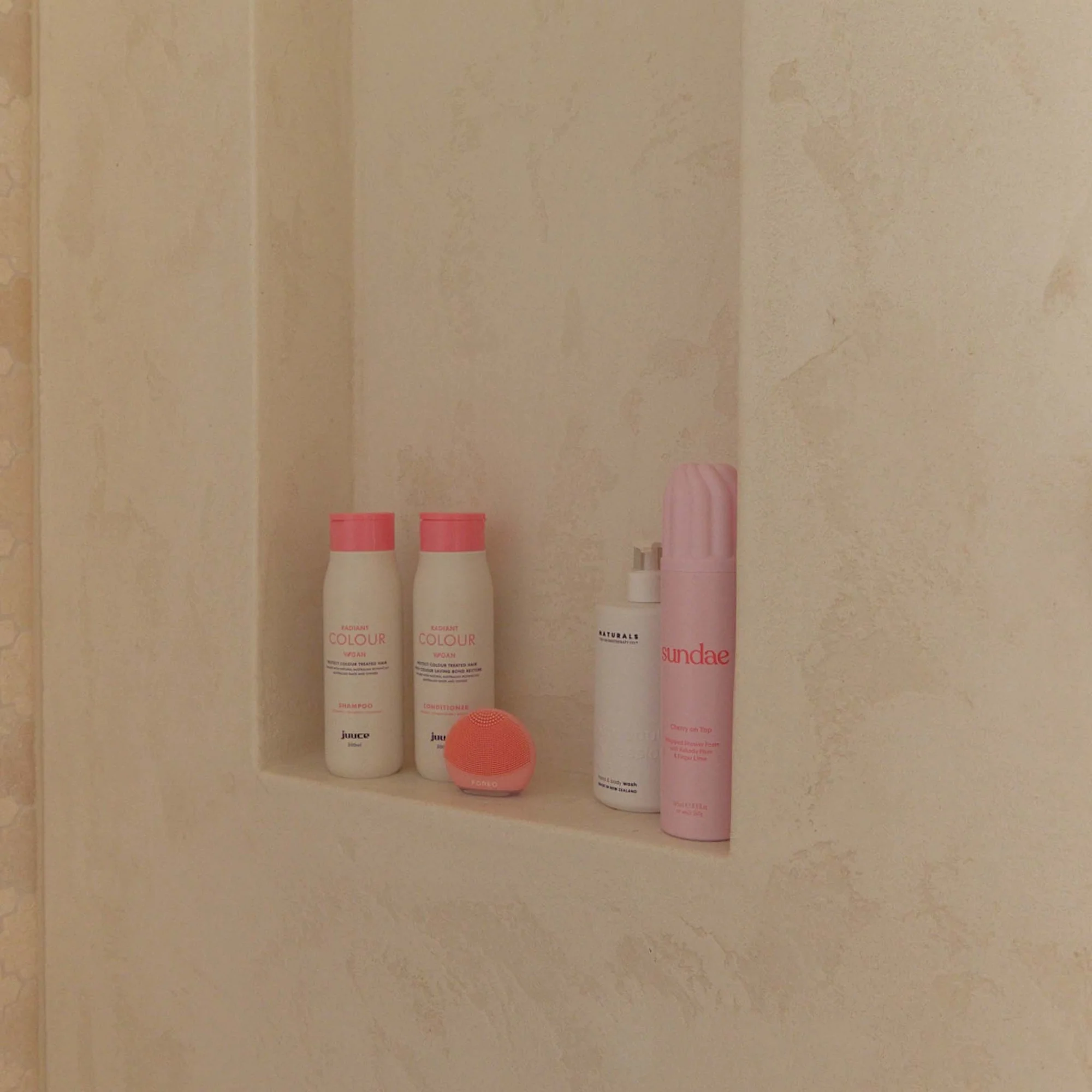 Juuce Radiant Colour Shampoo 300ml - Image 3